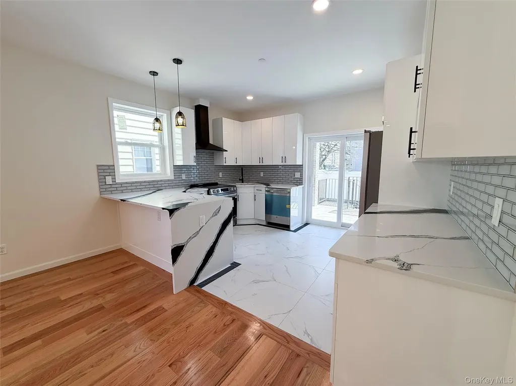 3174 Valhalla Drive Bronx NY 10465