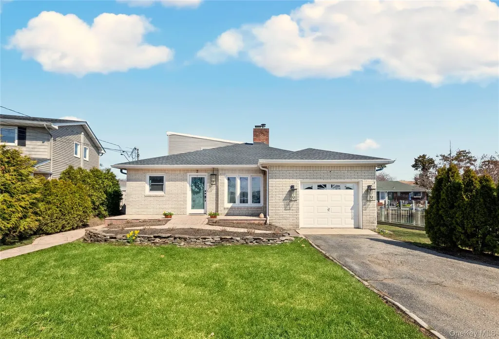 2 E Lido Prom Lindenhurst NY 11757
