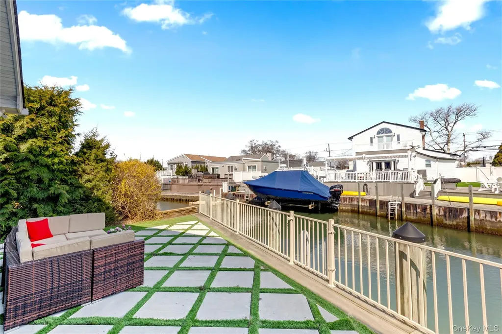 2 E Lido Prom Lindenhurst NY 11757