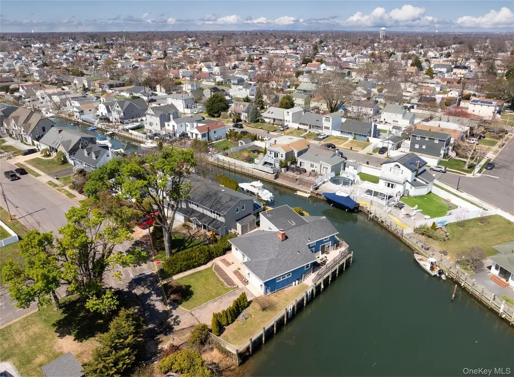 2 E Lido Prom Lindenhurst NY 11757