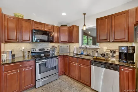 20 John Cava Lane Cortlandt Manor NY 10567