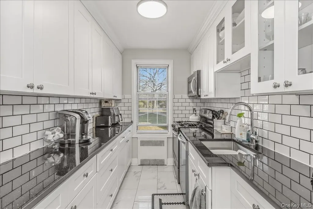 250 Central Avenue Lawrence NY 11559