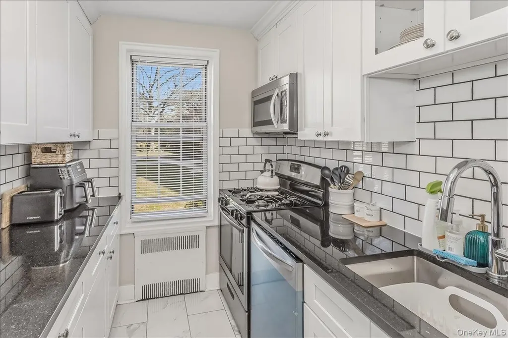 250 Central Avenue Lawrence NY 11559