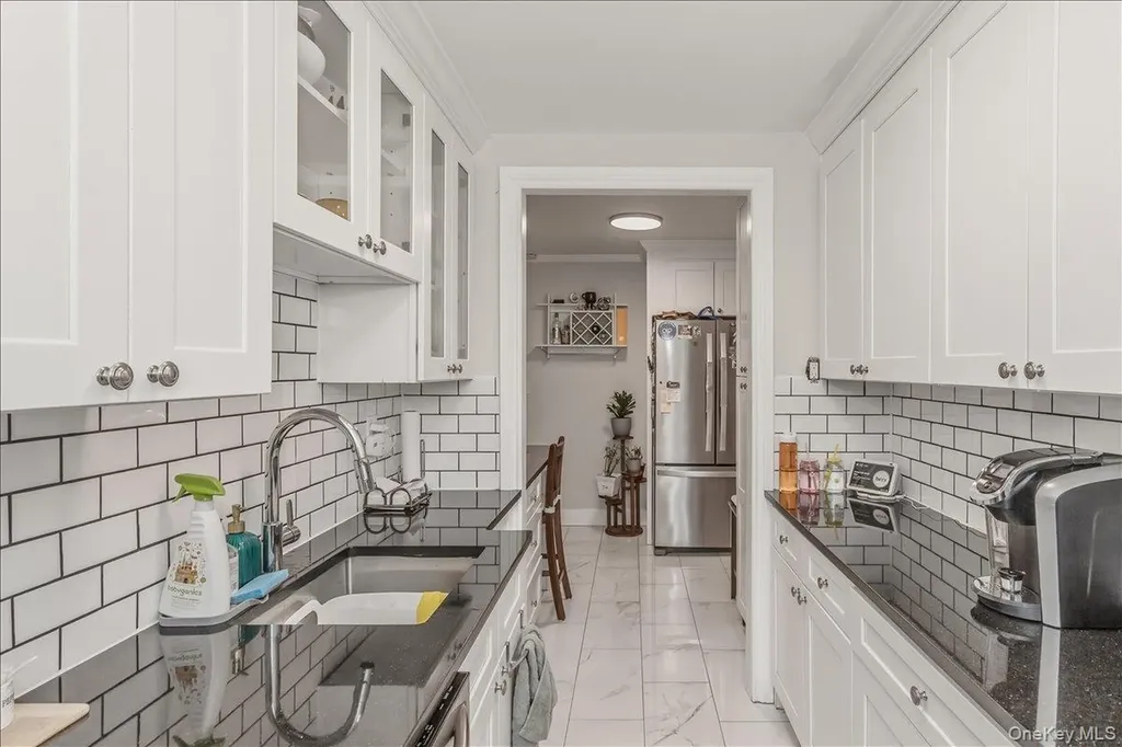 250 Central Avenue Lawrence NY 11559
