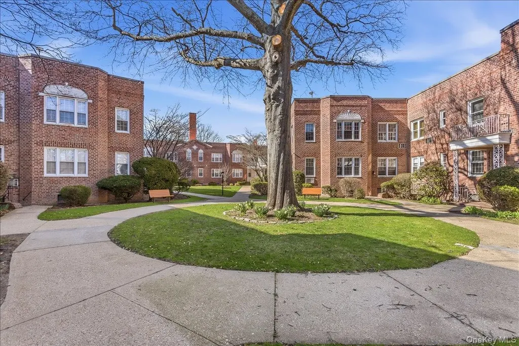 250 Central Avenue Lawrence NY 11559