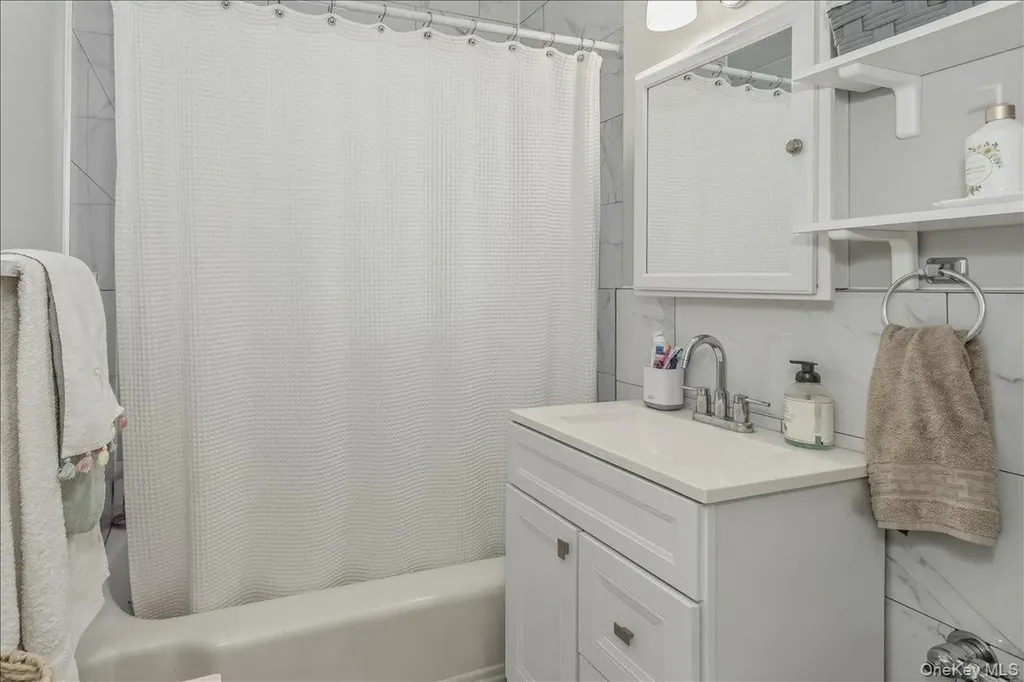 250 Central Avenue Lawrence NY 11559