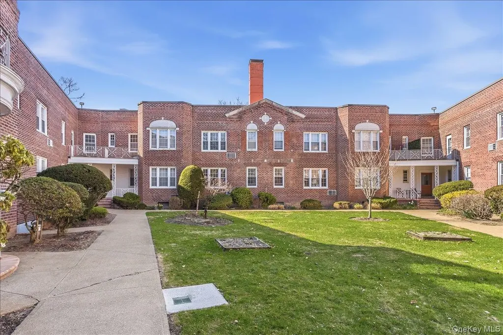 250 Central Avenue Lawrence NY 11559