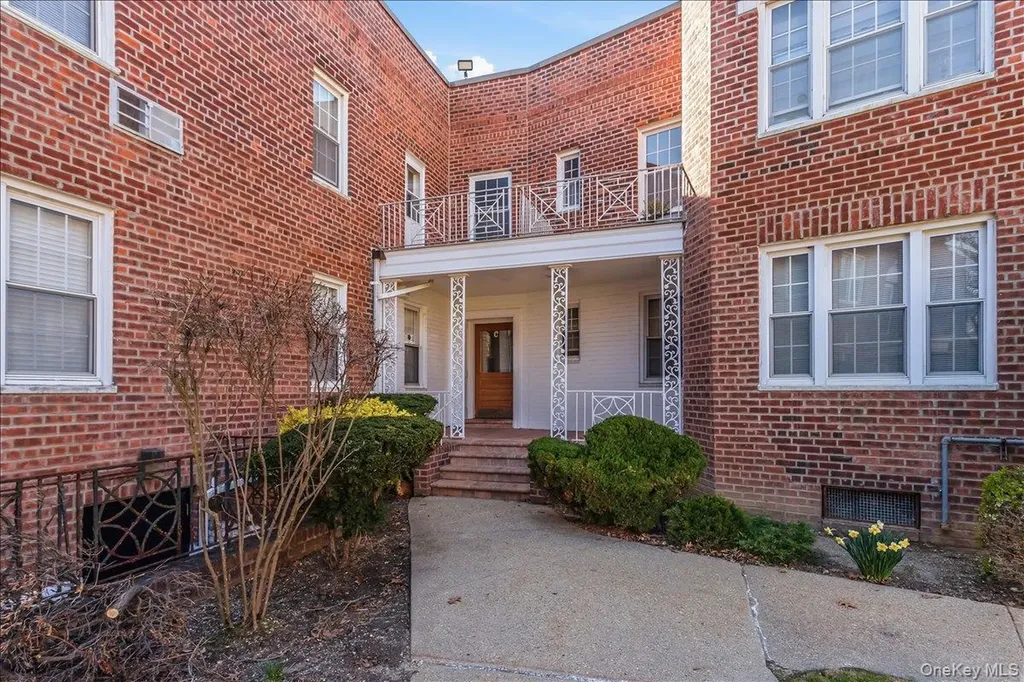 250 Central Avenue Lawrence NY 11559