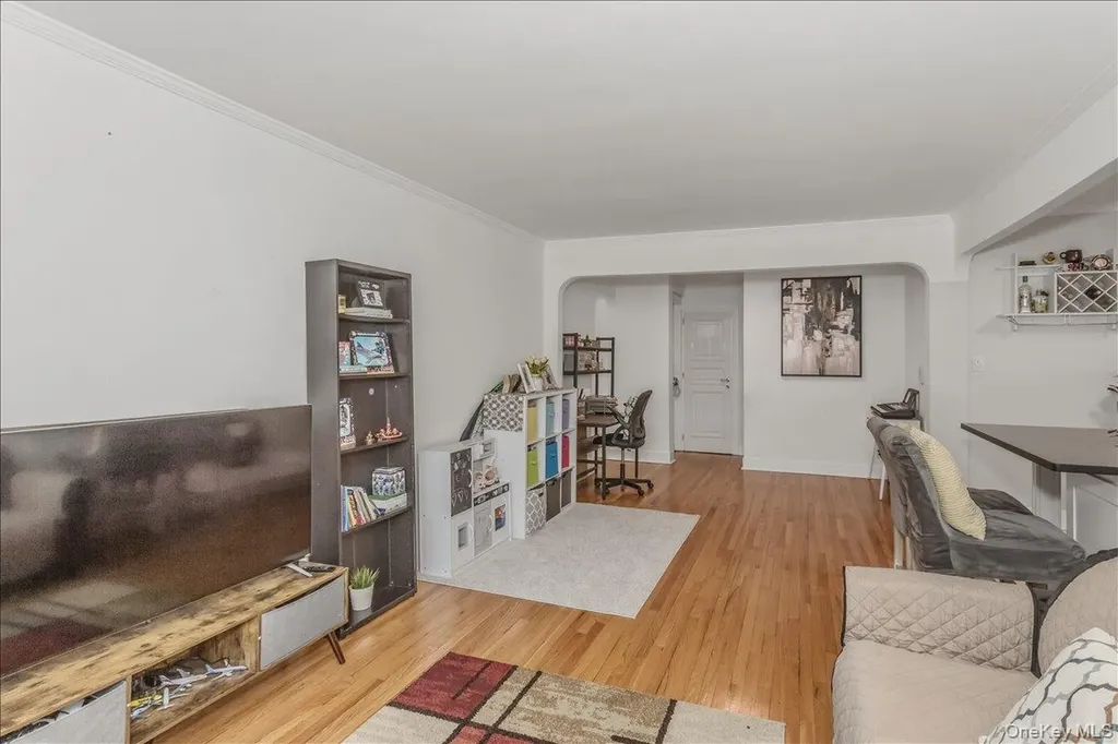 250 Central Avenue Lawrence NY 11559