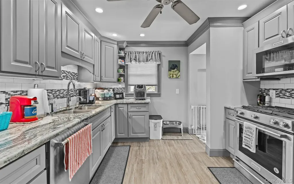 253 S 7th Street Lindenhurst NY 11757