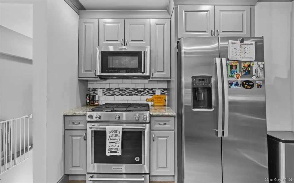 253 S 7th Street Lindenhurst NY 11757