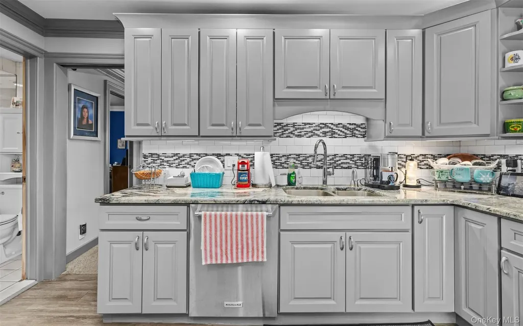 253 S 7th Street Lindenhurst NY 11757