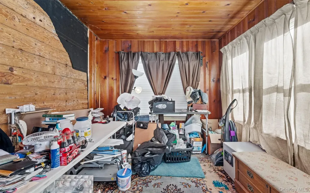 253 S 7th Street Lindenhurst NY 11757