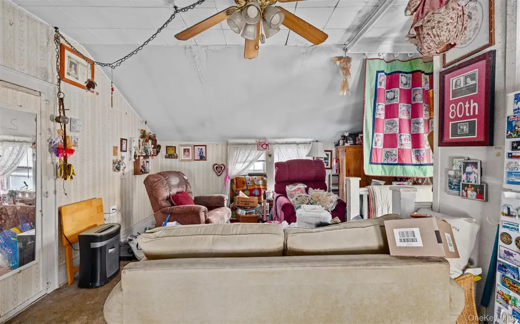 253 S 7th Street Lindenhurst NY 11757