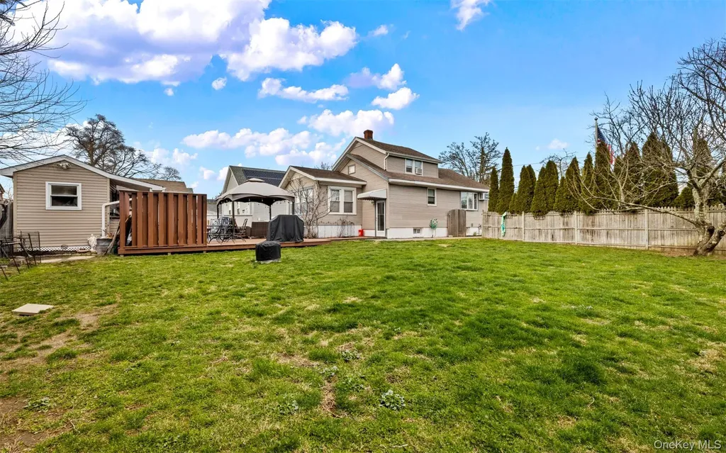 253 S 7th Street Lindenhurst NY 11757