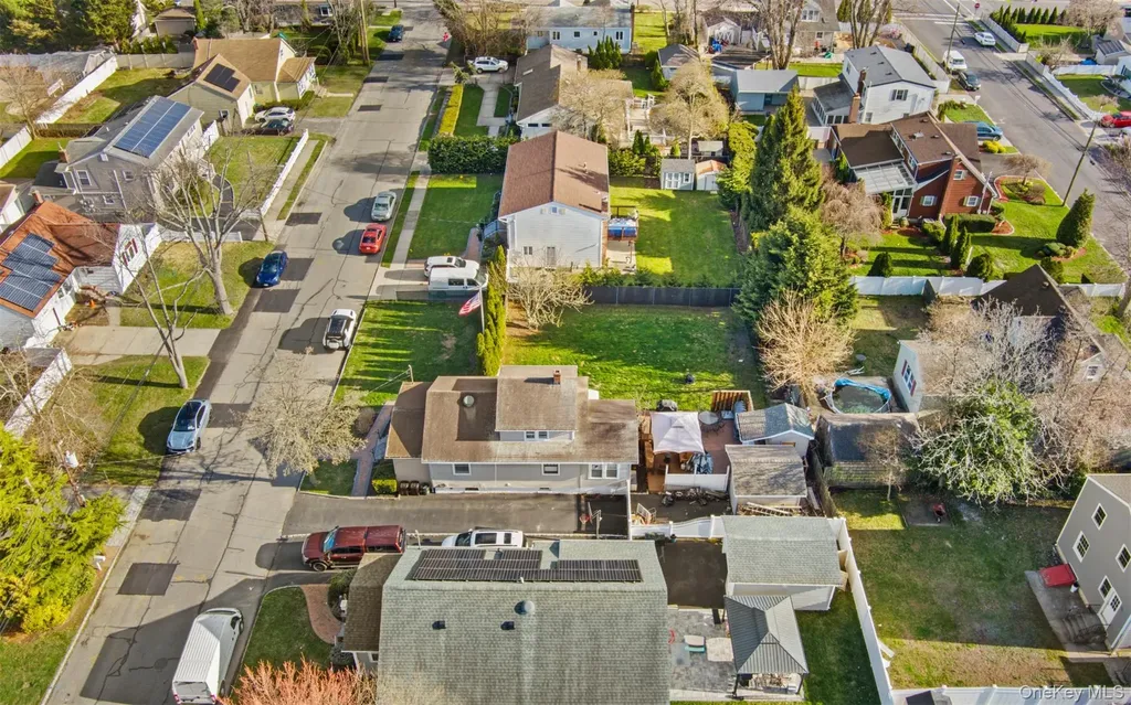 253 S 7th Street Lindenhurst NY 11757