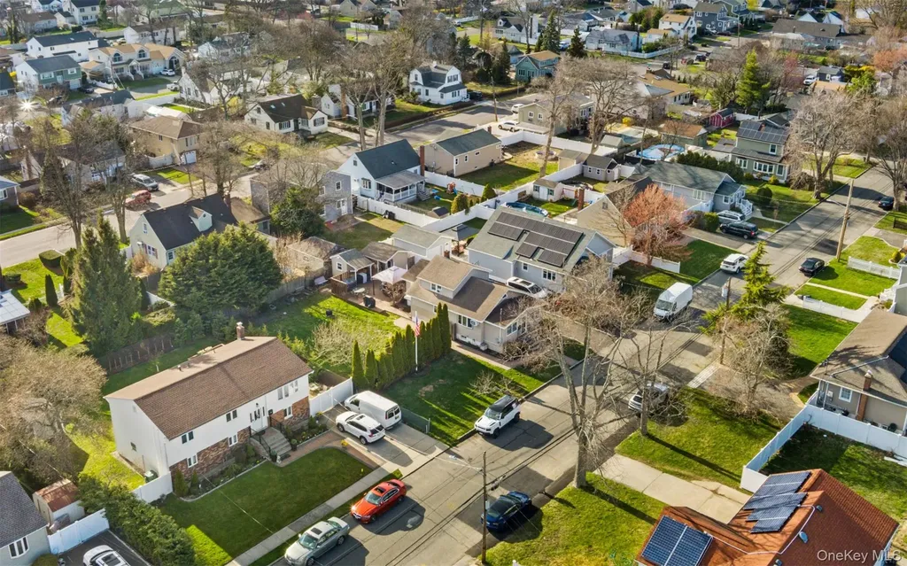 253 S 7th Street Lindenhurst NY 11757