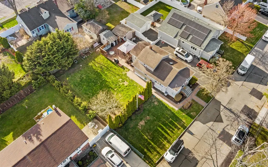 253 S 7th Street Lindenhurst NY 11757