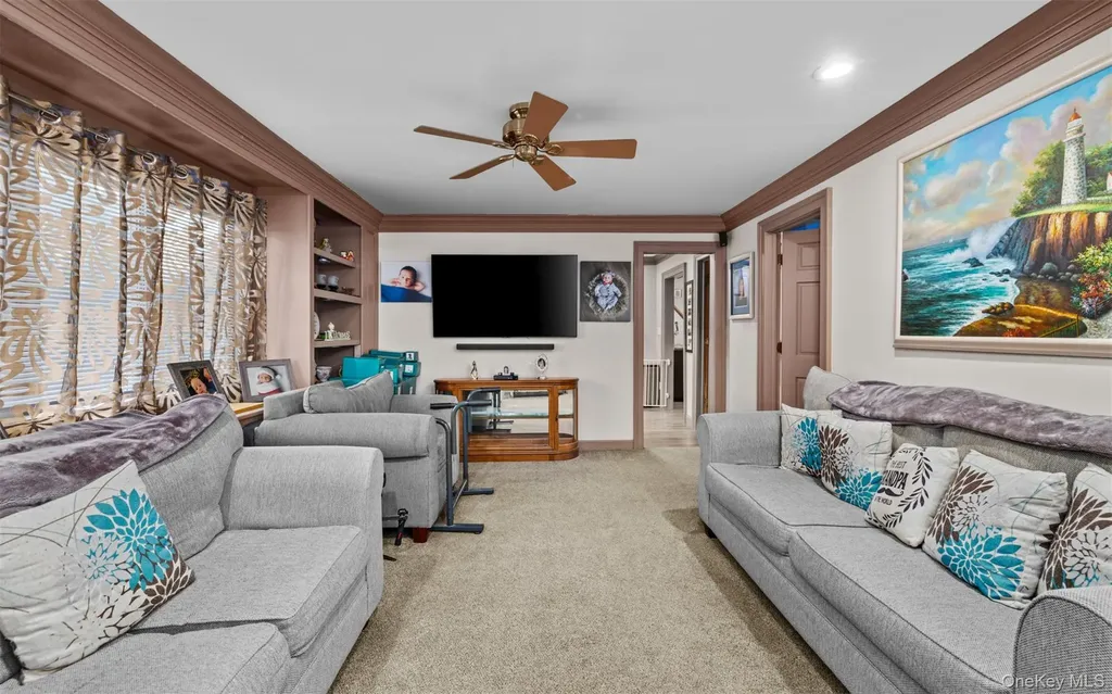 253 S 7th Street Lindenhurst NY 11757