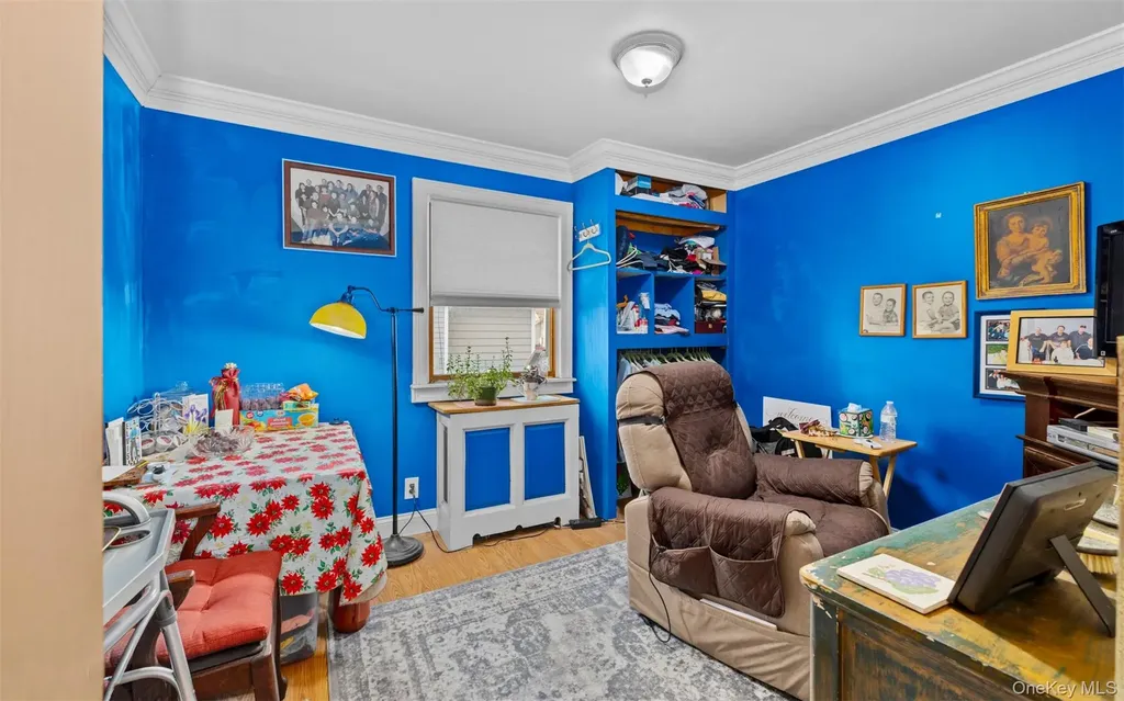 253 S 7th Street Lindenhurst NY 11757