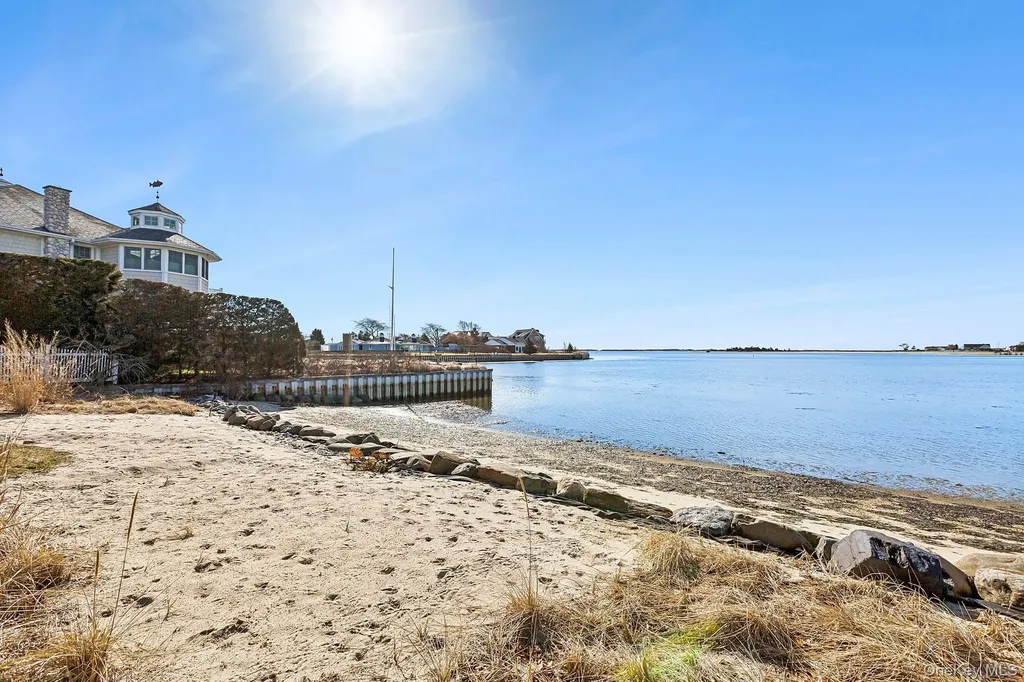 8 Canal Way Hampton Bays NY 11946