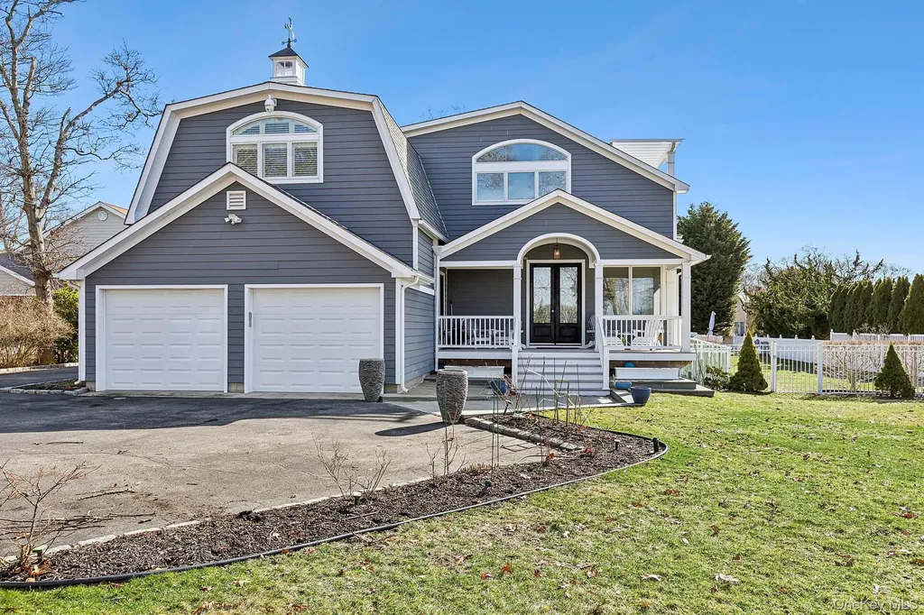 8 Canal Way Hampton Bays NY 11946