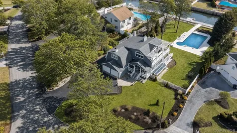 8 Canal Way Hampton Bays NY 11946