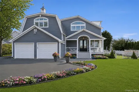8 Canal Way Hampton Bays NY 11946