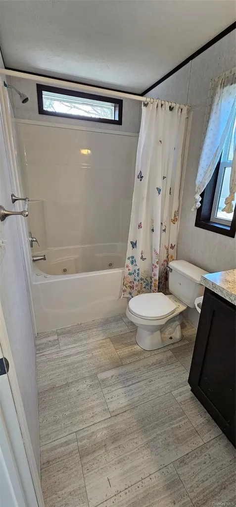 525-B26 Riverleigh Avenue Riverhead NY 11901