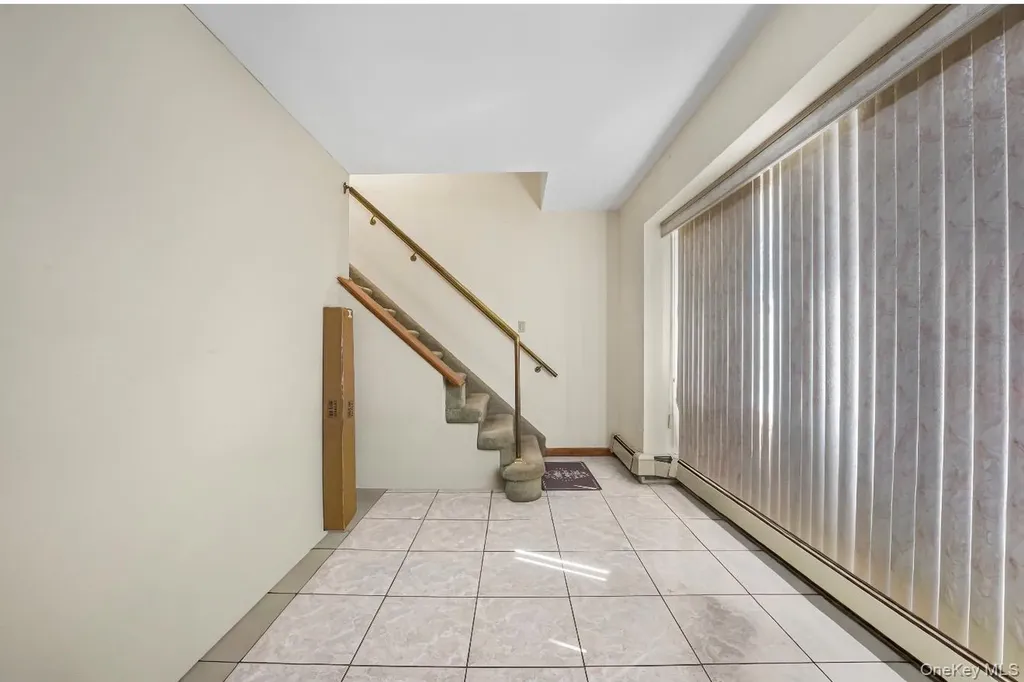 758 Wyngate Drive E Valley Stream NY 11580