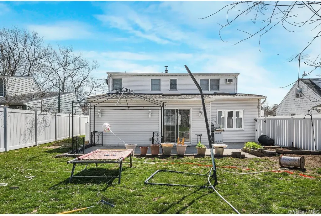 758 Wyngate Drive E Valley Stream NY 11580