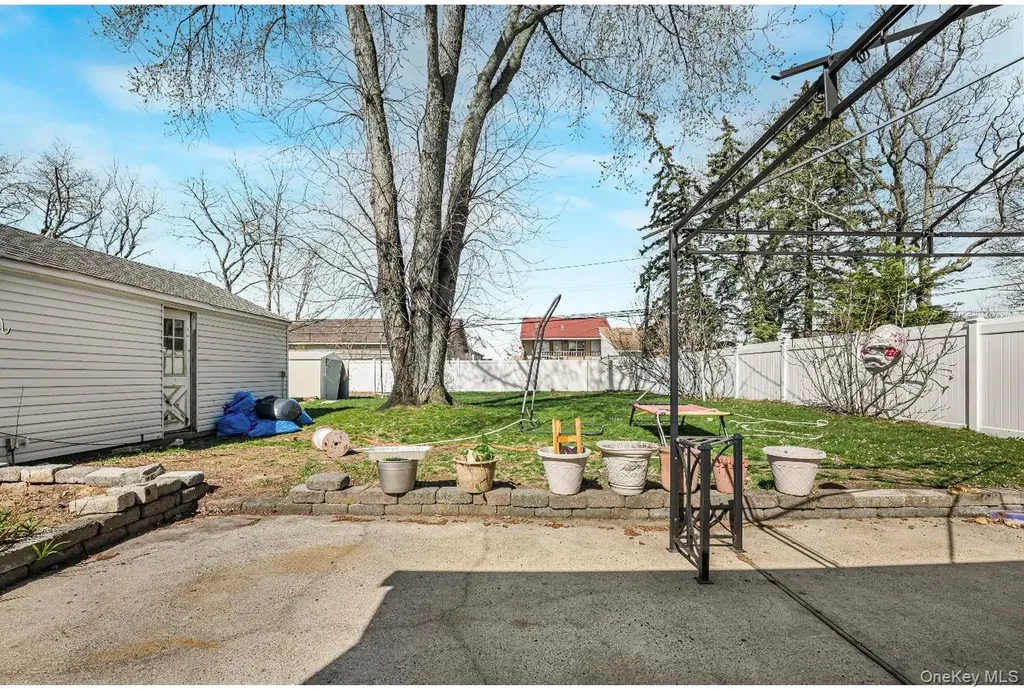 758 Wyngate Drive E Valley Stream NY 11580