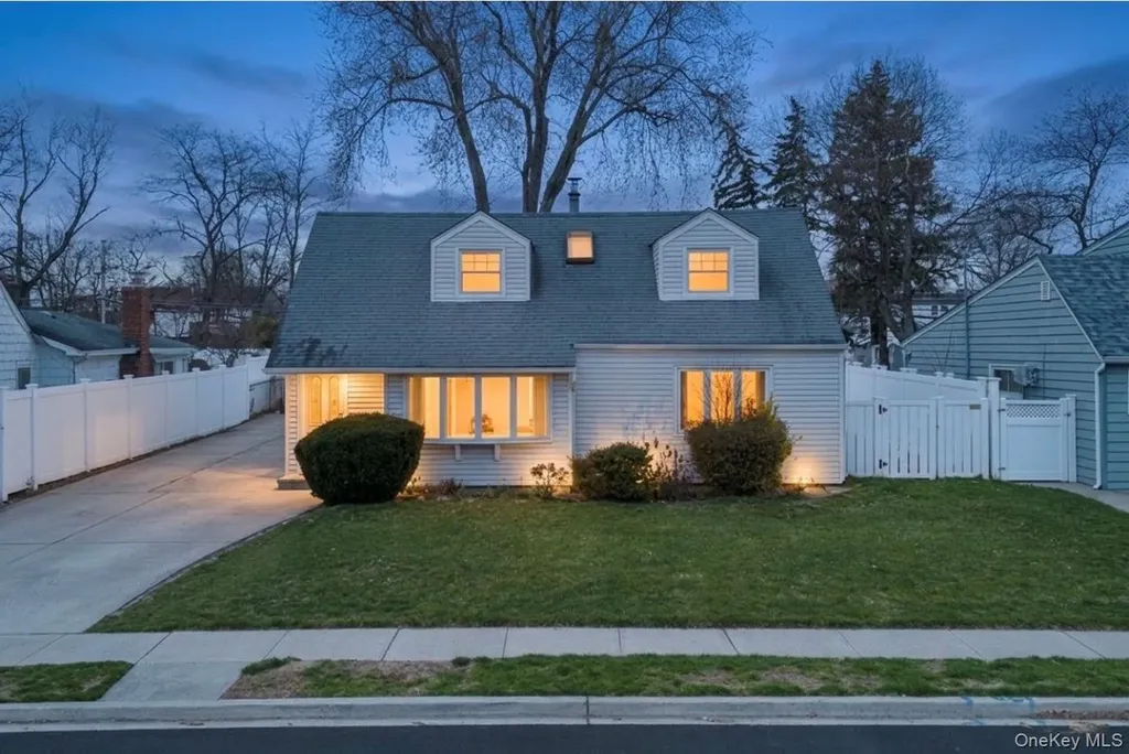 758 Wyngate Drive E Valley Stream NY 11580