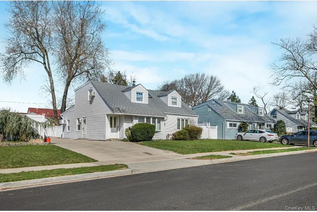 758 Wyngate Drive E Valley Stream NY 11580