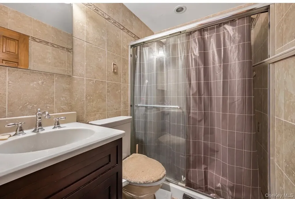 758 Wyngate Drive E Valley Stream NY 11580