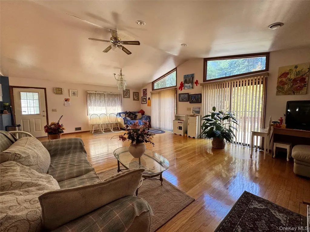 27 Gina Lane Smallwood NY 12778