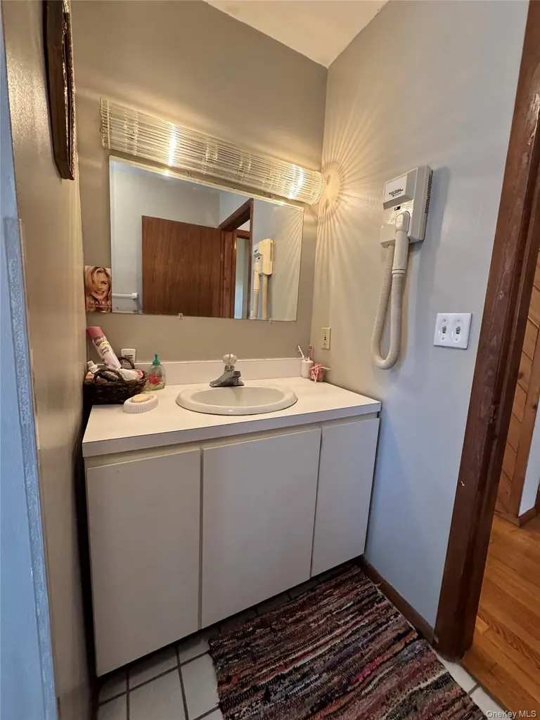 27 Gina Lane Smallwood NY 12778