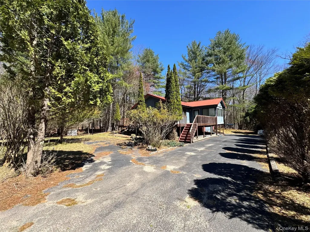 27 Gina Lane Smallwood NY 12778