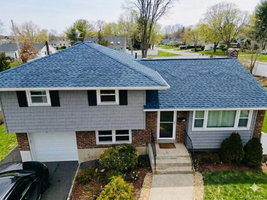 10 Kings Park Road Commack NY 11725
