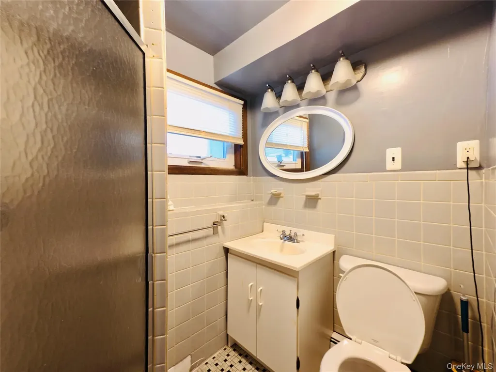 10 Kings Park Road Commack NY 11725