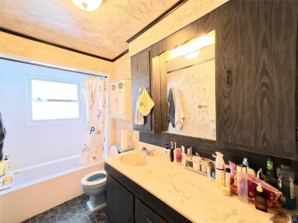 10 Kings Park Road Commack NY 11725