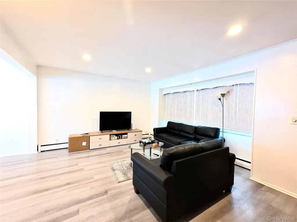 10 Kings Park Road Commack NY 11725