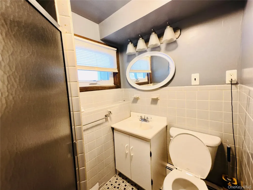10 Kings Park Road Commack NY 11725