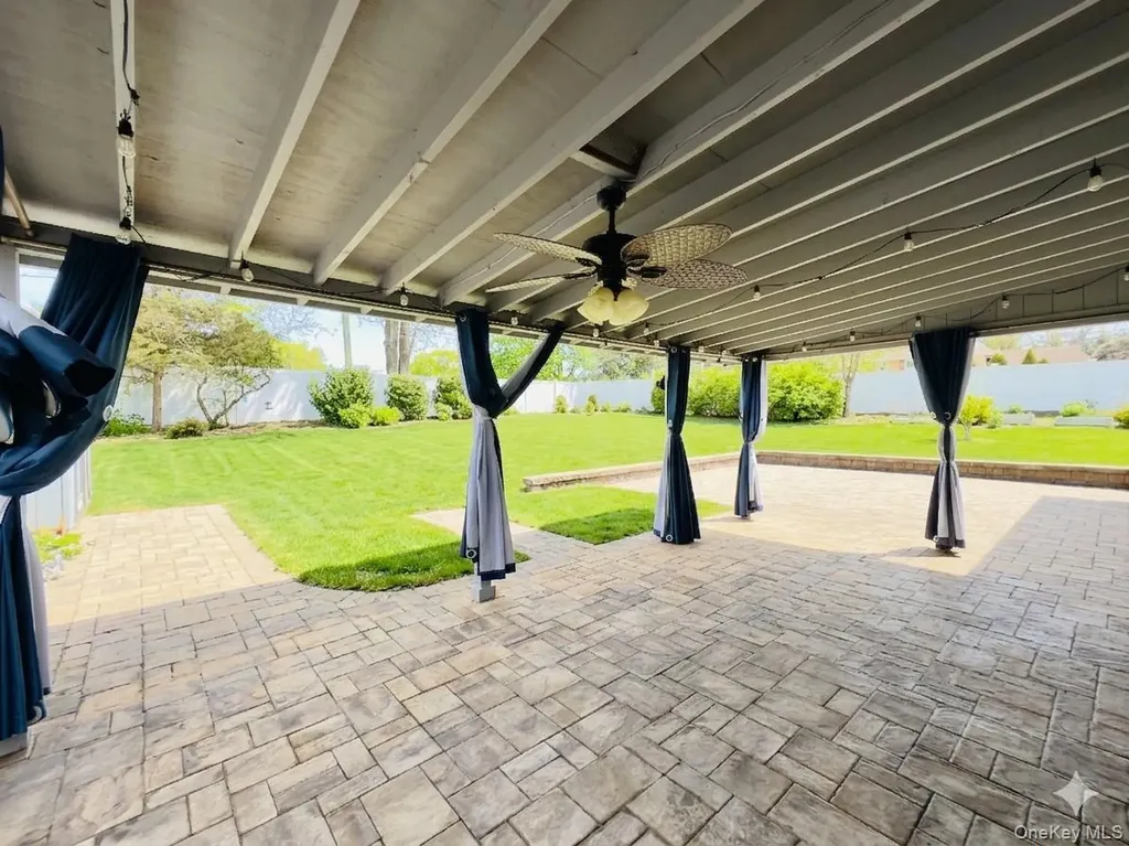 10 Kings Park Road Commack NY 11725