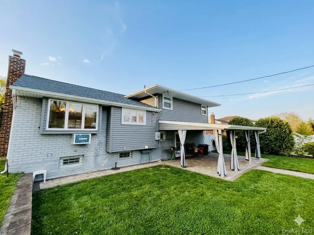 10 Kings Park Road Commack NY 11725