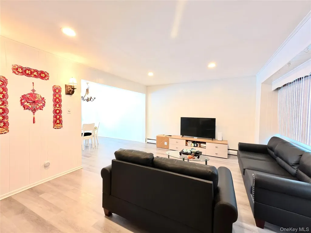10 Kings Park Road Commack NY 11725
