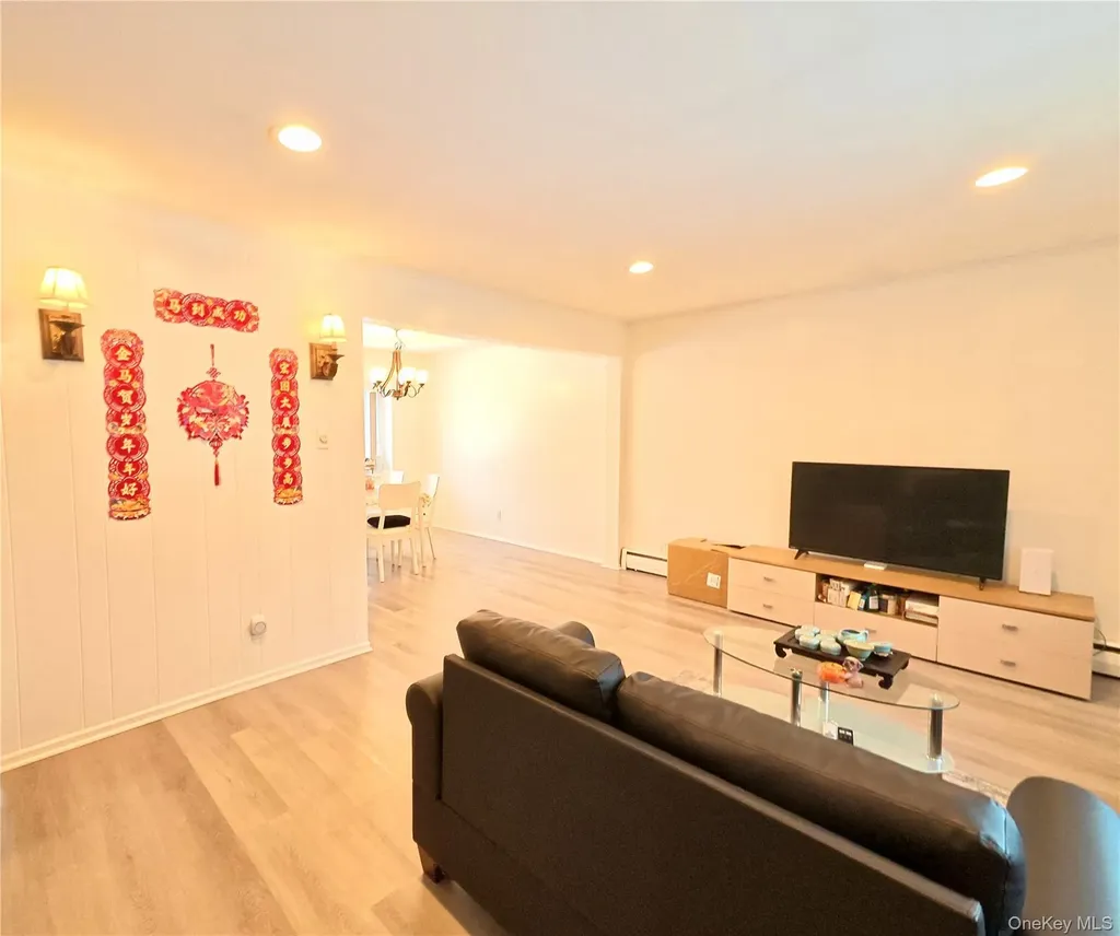 10 Kings Park Road Commack NY 11725