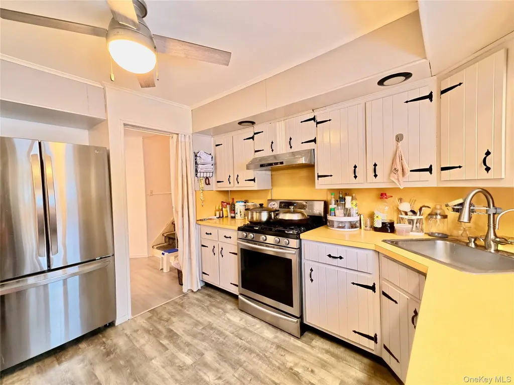 10 Kings Park Road Commack NY 11725
