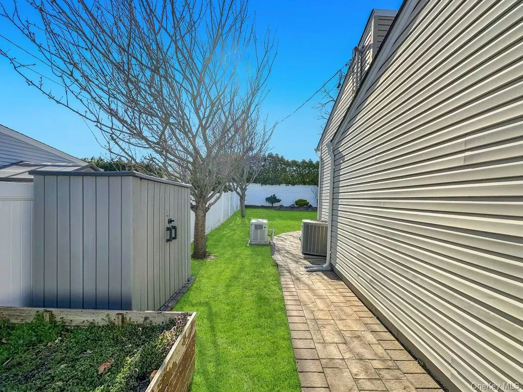 18 Lloyd Lane Nesconset NY 11767