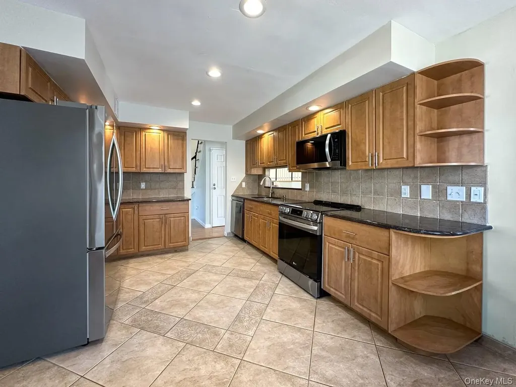 18 Lloyd Lane Nesconset NY 11767
